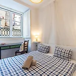 Apartment 3 Bedroom Close To The Castle *